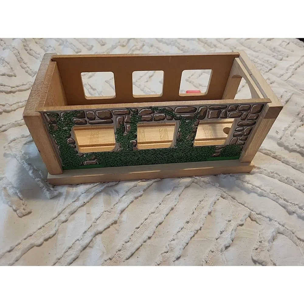 Thomas &‎ Friends Wooden Transfer Yard Building MISSING DOOR And CEILING